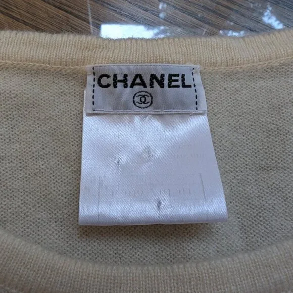Chanel Vintage Cashmere Tank Top Sweater Pale Yellow Cream CC Logo Size S RARE - Picture 4 of 14